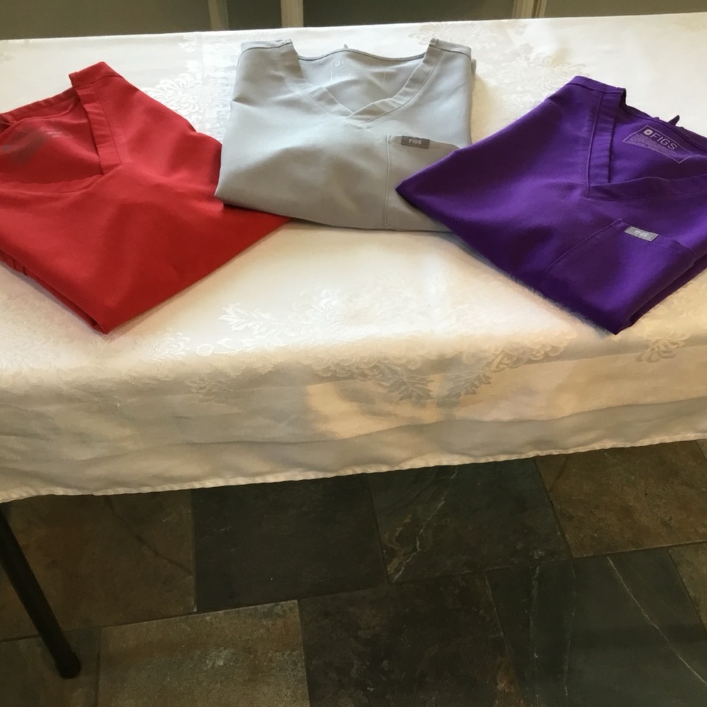 Bundle of 3 Figs Technical Collection Ladies Scrub Top For 90 or 35 Each. Size L